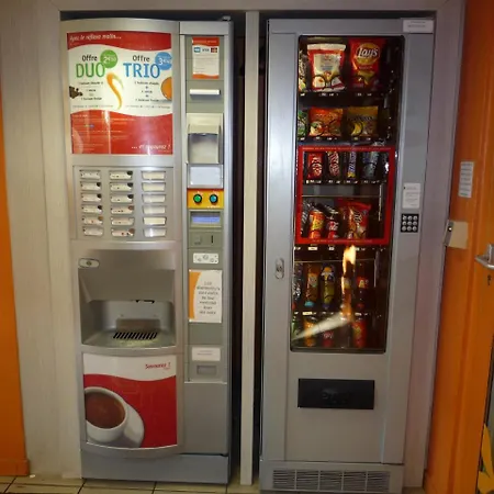 南瓦朗斯普瑞米尔经典酒店 酒店
